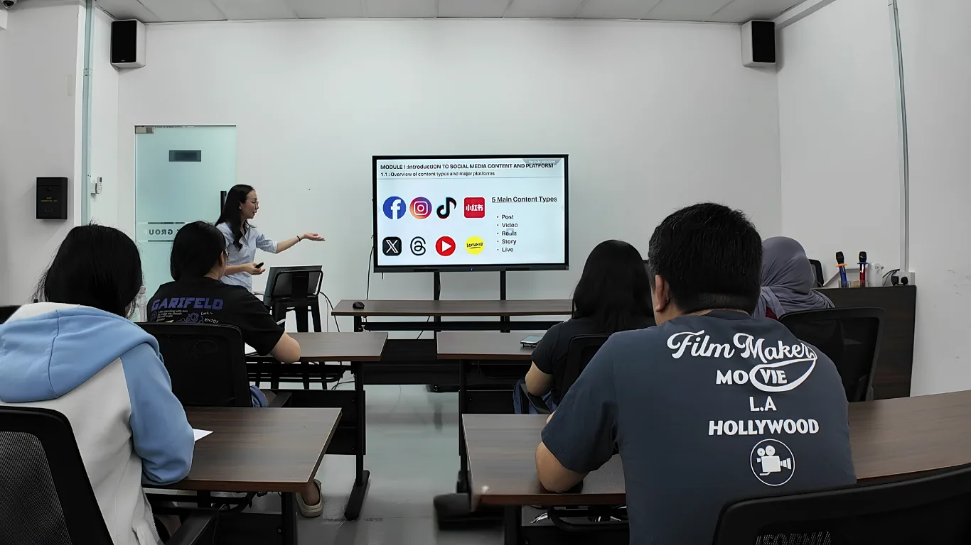 An Alchemist trainer leading an HRD Corp registered training session